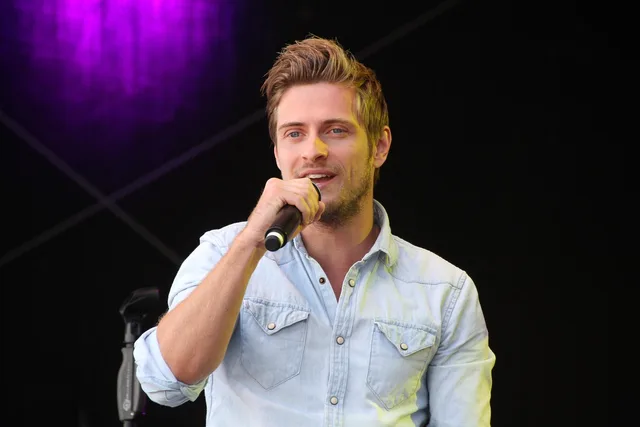 jörn schlönvogt, actor, singer, interpreter, bat, concert, live, actor, actor, actor, actor, actor, singer, singer, singer, singer. Five actors with September birthdays and what their published dates can and cannot prove